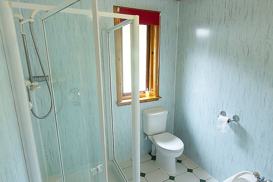 Kingfisher Chalet Bathroom