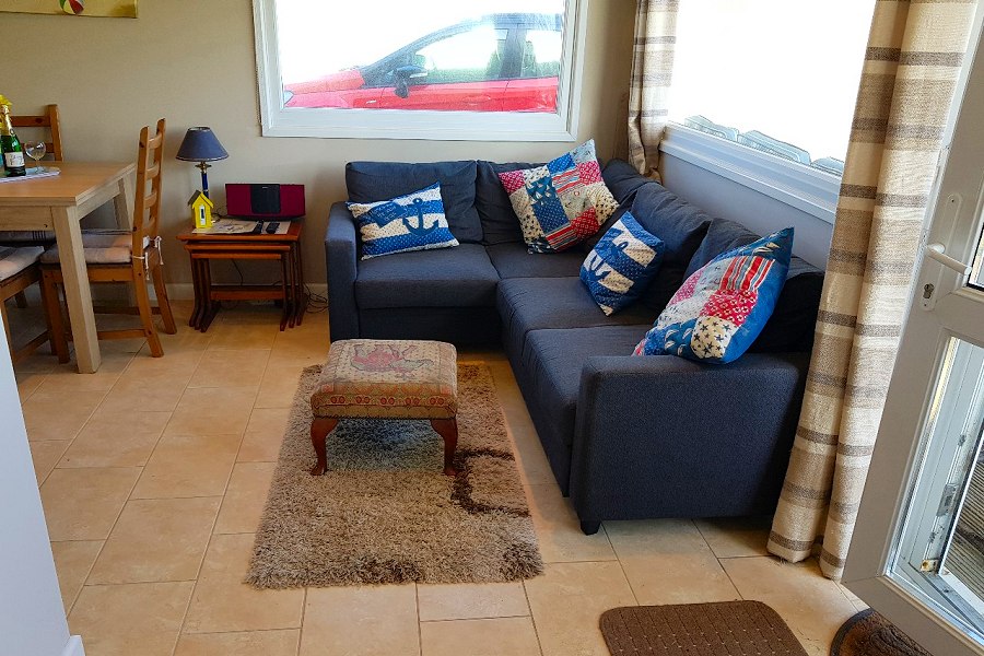 Rainbows End Lounge