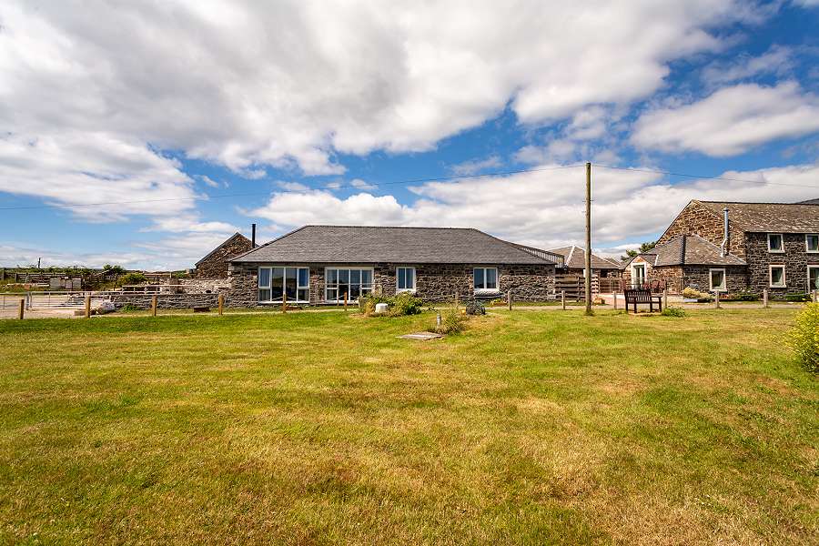 Byre By The Sea Holiday Cottage