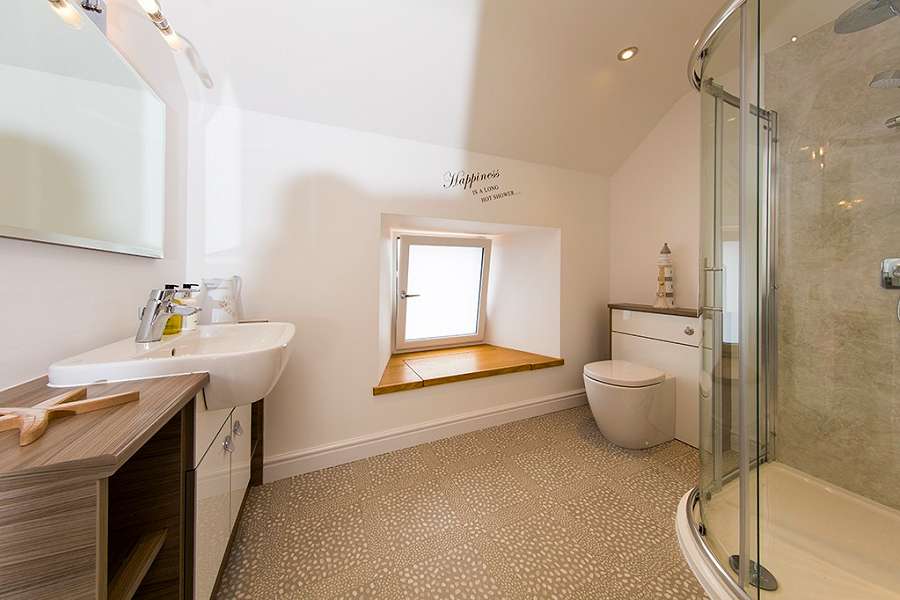 The Old Cheeseloft Ensuite to Master