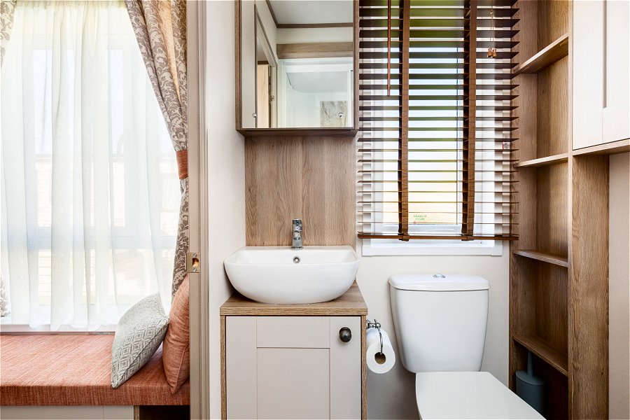 Reeds View Ensuite Bathroom