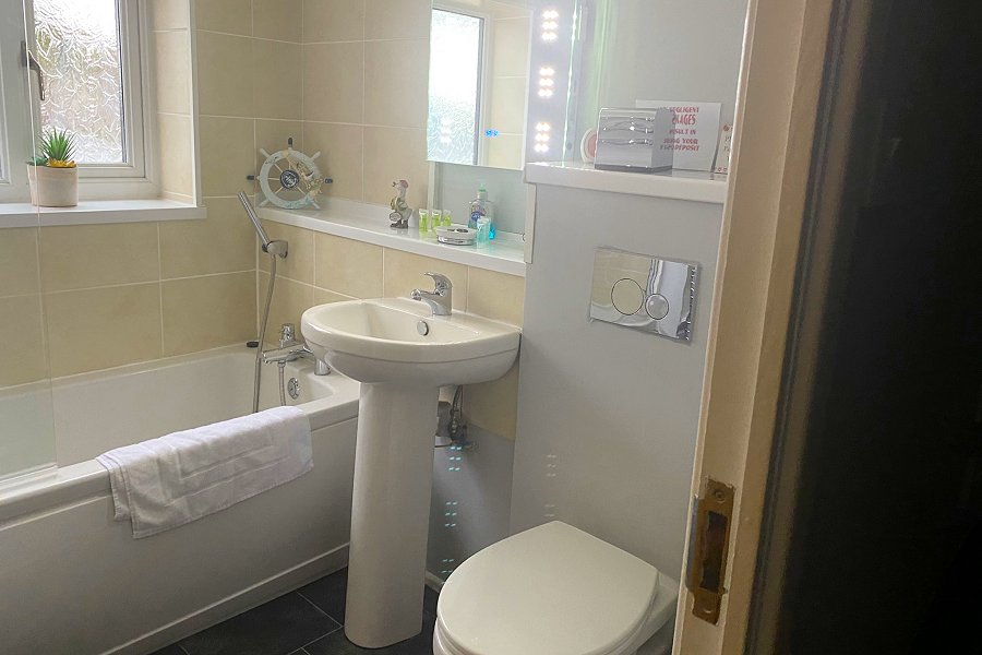 Rowans Cottage Second Floor Shower Room