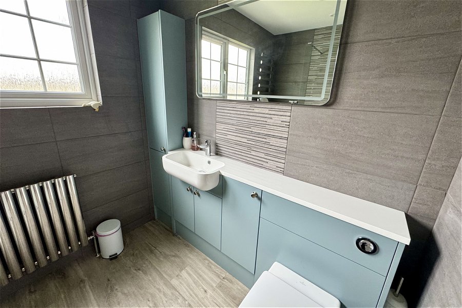 Somerford Lake House Family Bathroom