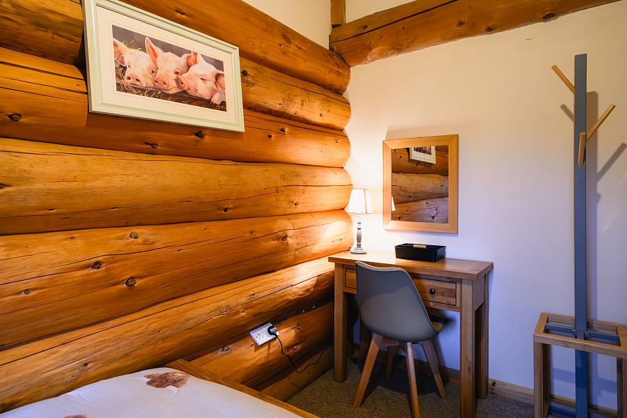 Spring Heath Lodge Twin Bedroom