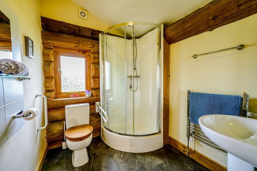 Spring Heath Lodge Bathroom