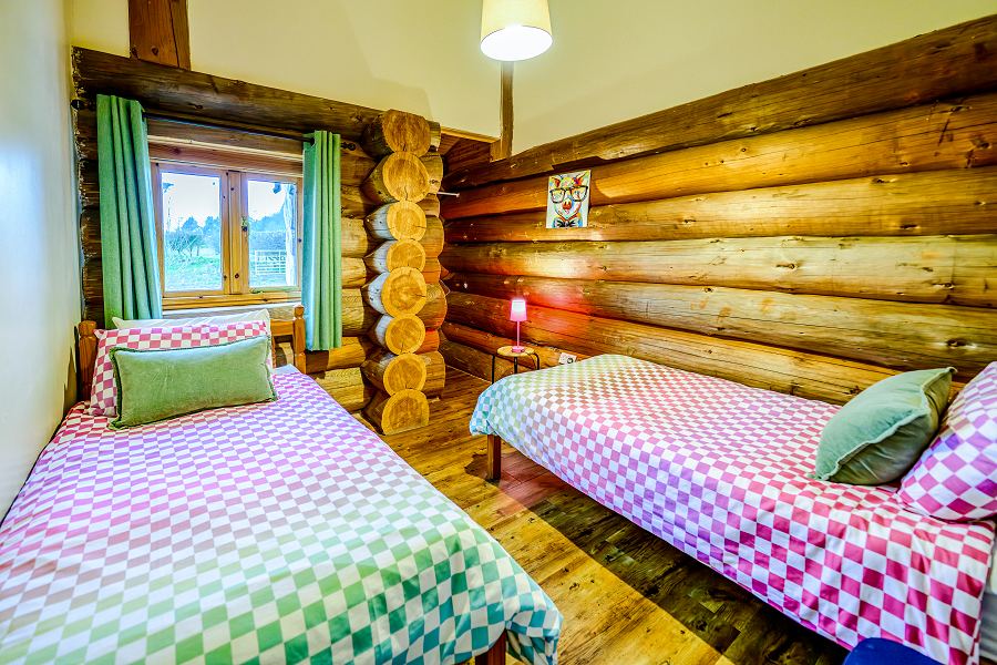 Spring Heath Lodge Twin Bedroom