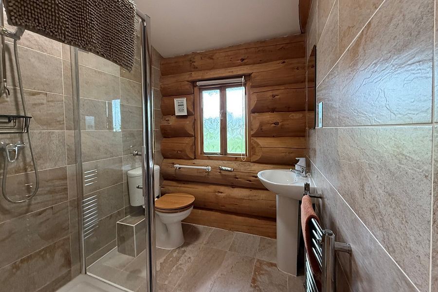 Spring Heath Lodge 2 Bathroom