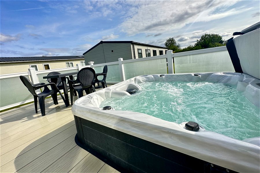 Spring View Lodge Hot Tub