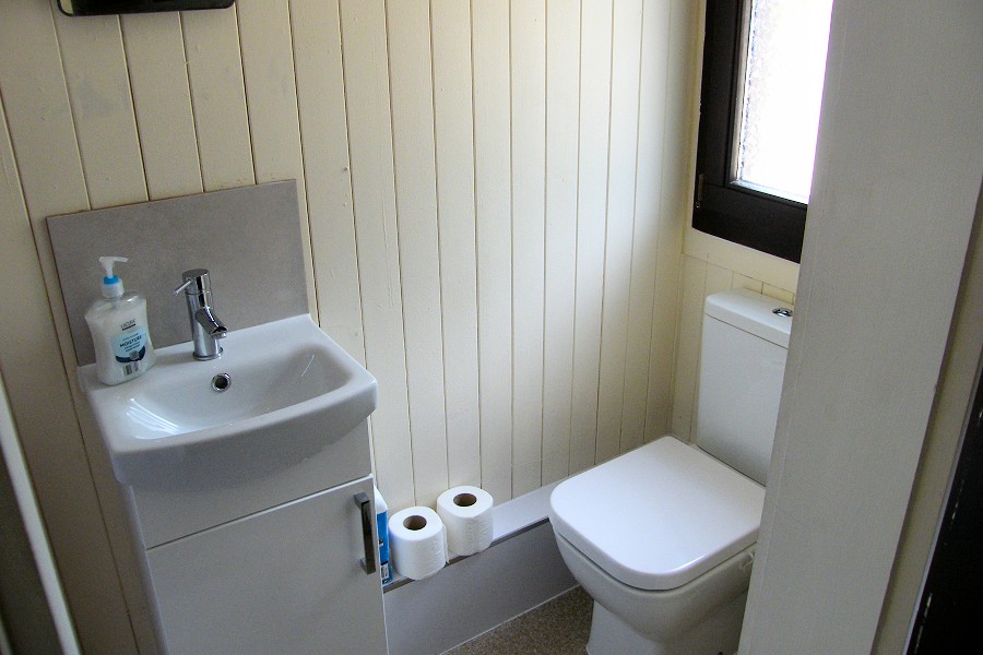 Springwood Lakeview Lodge 2 Bathroom