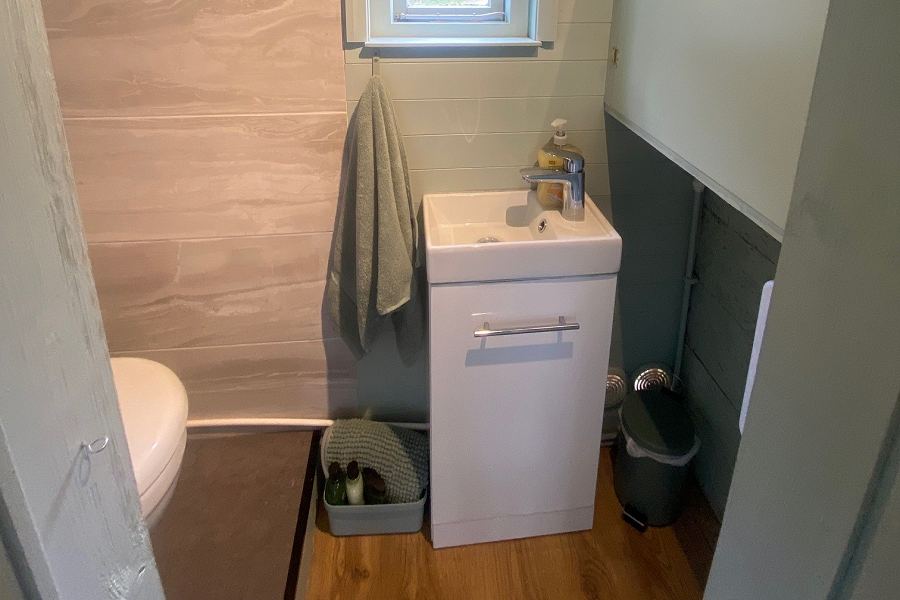 Springwood Shepherds Hut Bathroom