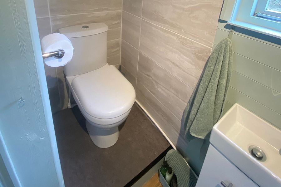 Springwood Shepherds Hut Bathroom