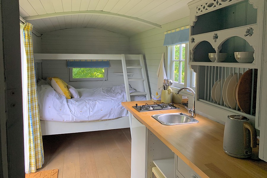 Springwood Shepherds Hut Double Bed