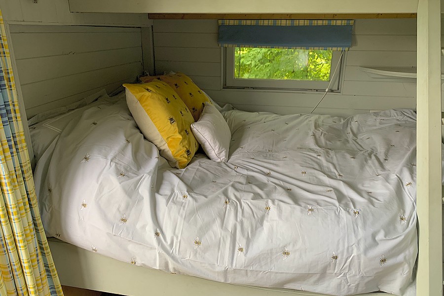 Springwood Shepherds Hut Double Bed