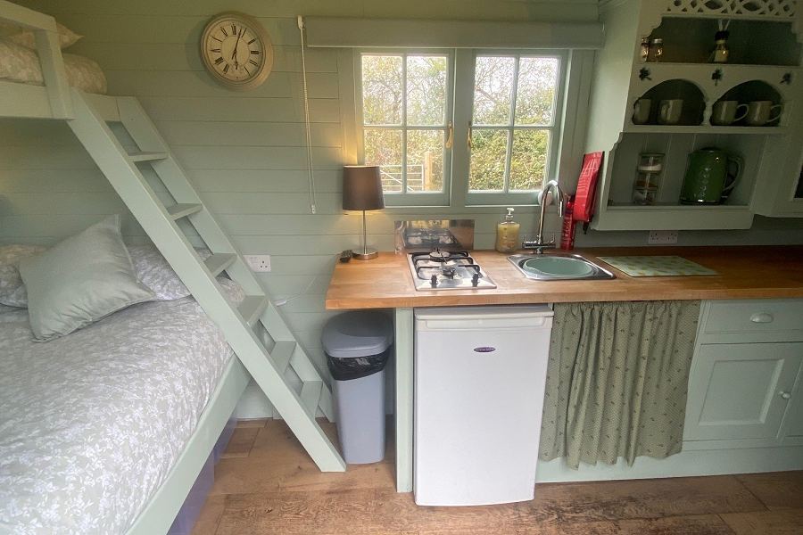 Springwood Shepherds Hut Double Bed