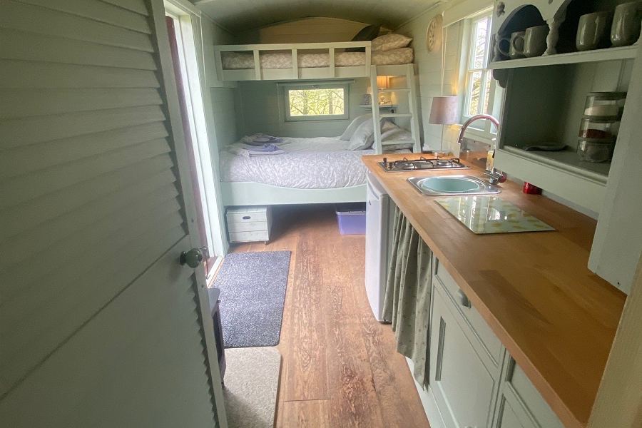 Springwood Shepherds Hut Double Bed