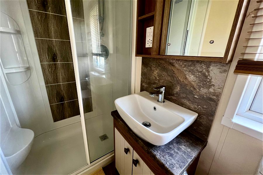 Sunflower Lodge Bathroom