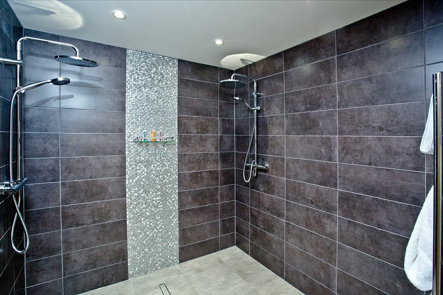 Cedar Lodge Shower