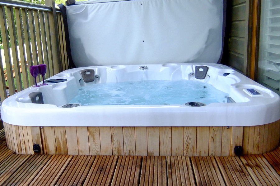 Kingfisher Lodge Hot Tub