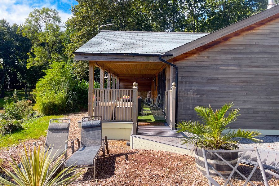 Oak Lodge Decking Area