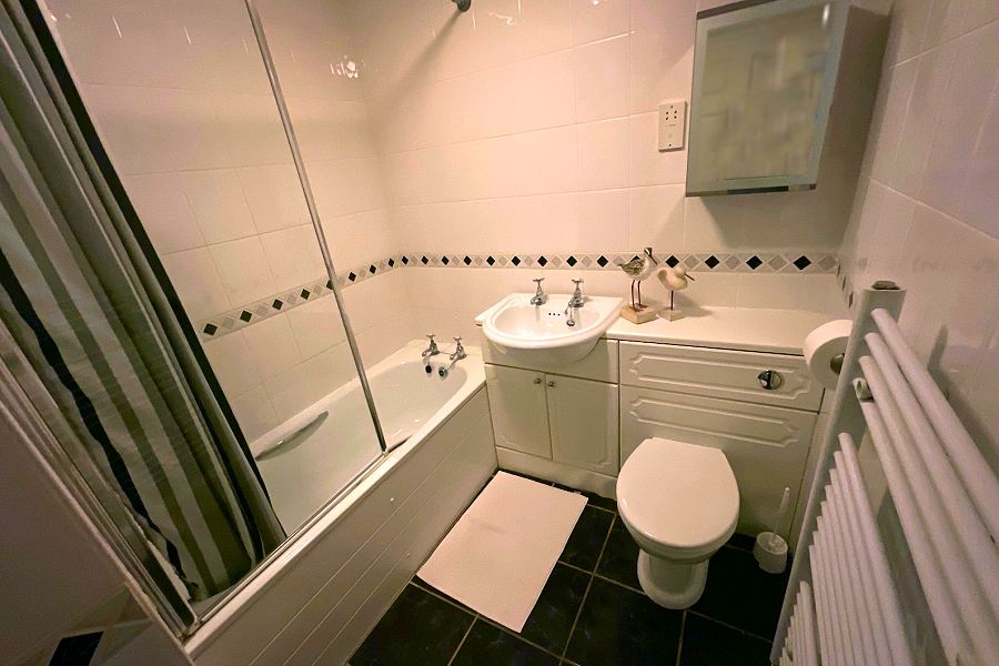 Swan Cottage Ensuite Shower Room