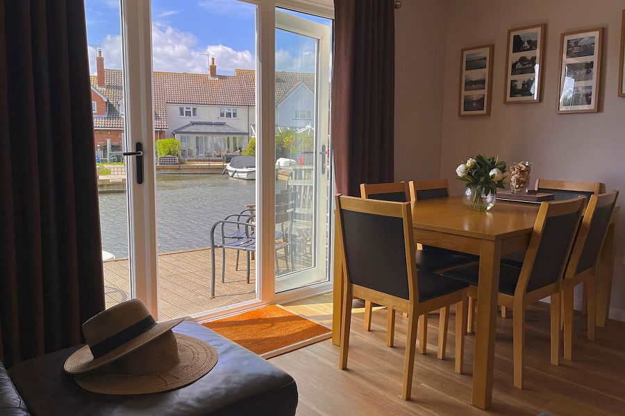 Swan Cottage Dining Area