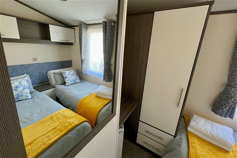 Swan Lodge Twin Bedroom