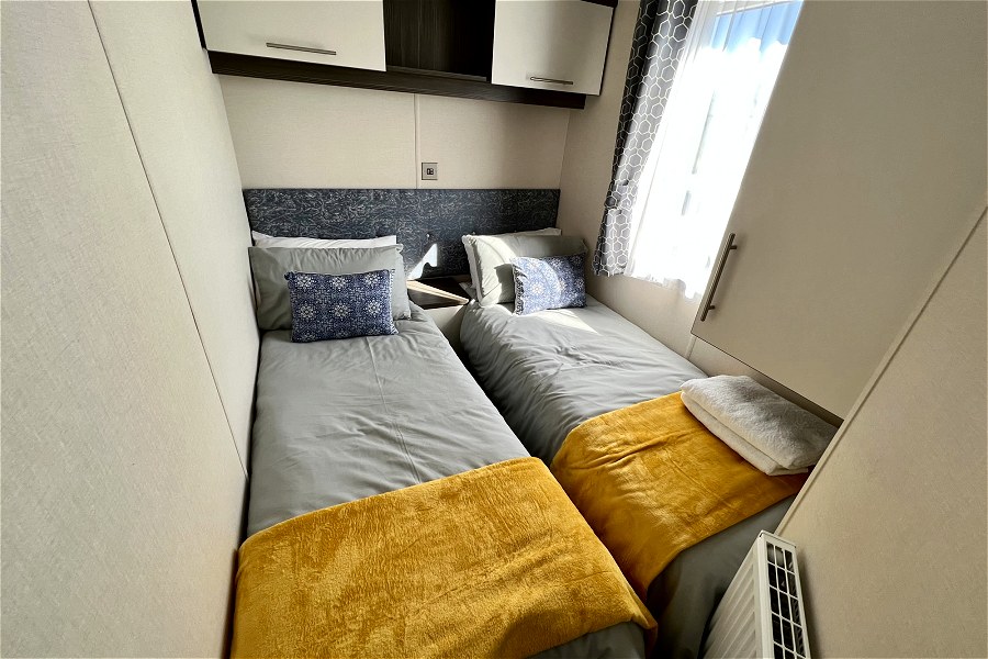 Swan Lodge Twin Bedroom