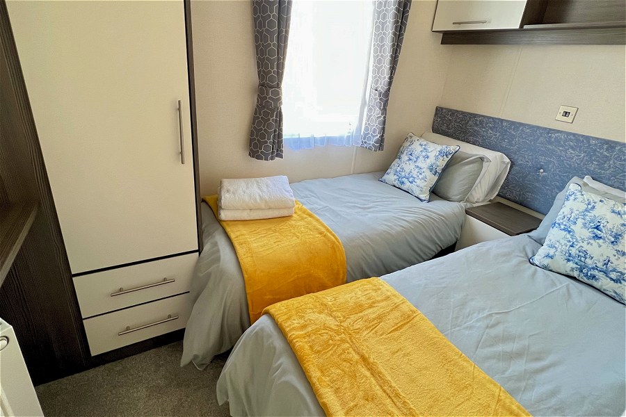 Swan Lodge Twin Bedroom