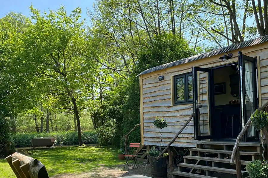 Tinkerbell Retreat Shepherd Hut in Surrey