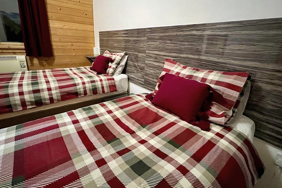 Lake Pochard Tufty Lodge Twin Bedroom
