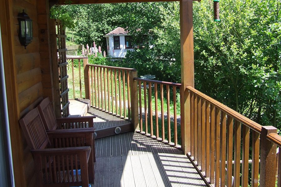 Kingfisher Lodge Decking