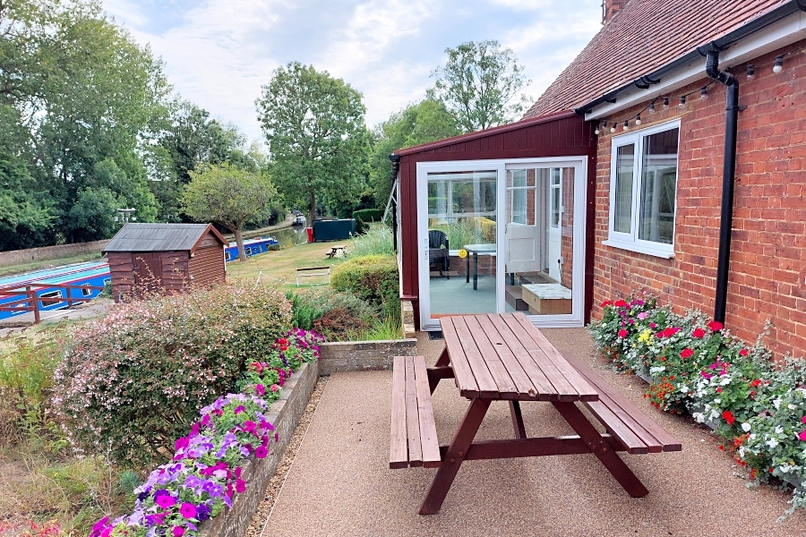 Waterside Cottage Picnic Area