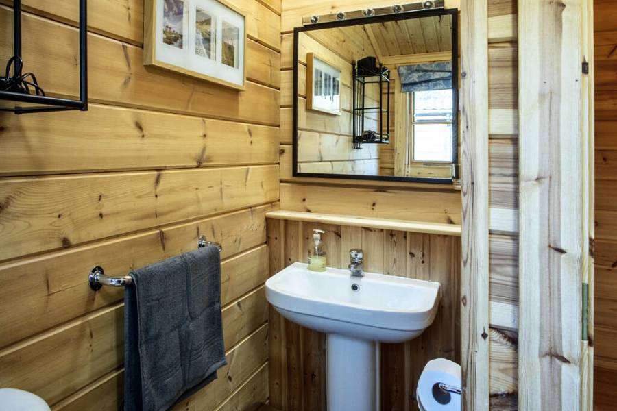 Willowbank Kingfisher Bathroom