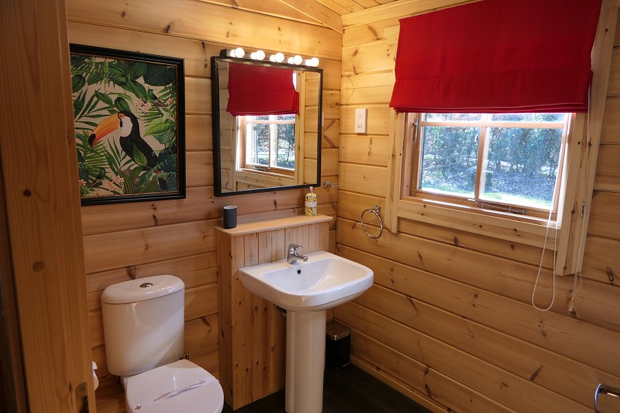 Willowbank Kingfisher Bathroom