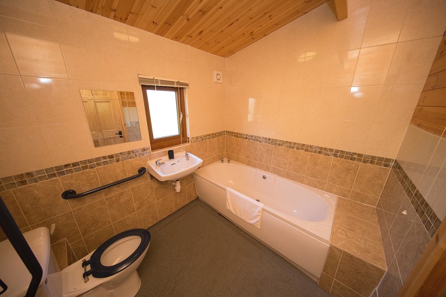 Barn Owl Lodge Bathroom
