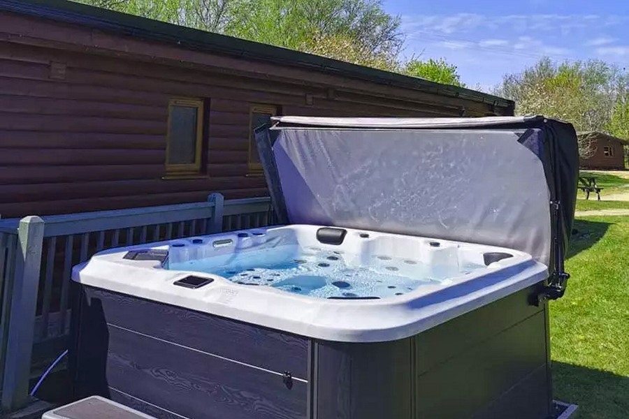 Dragonfly Lodge Hot Tub