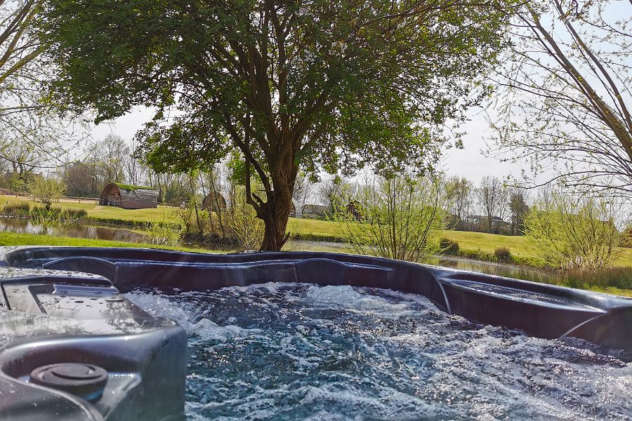 Duckling Lodge Hottub