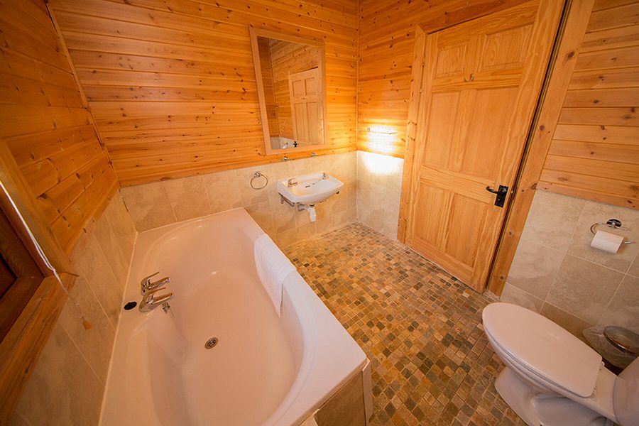 Kingfisher Lodge Bathroom