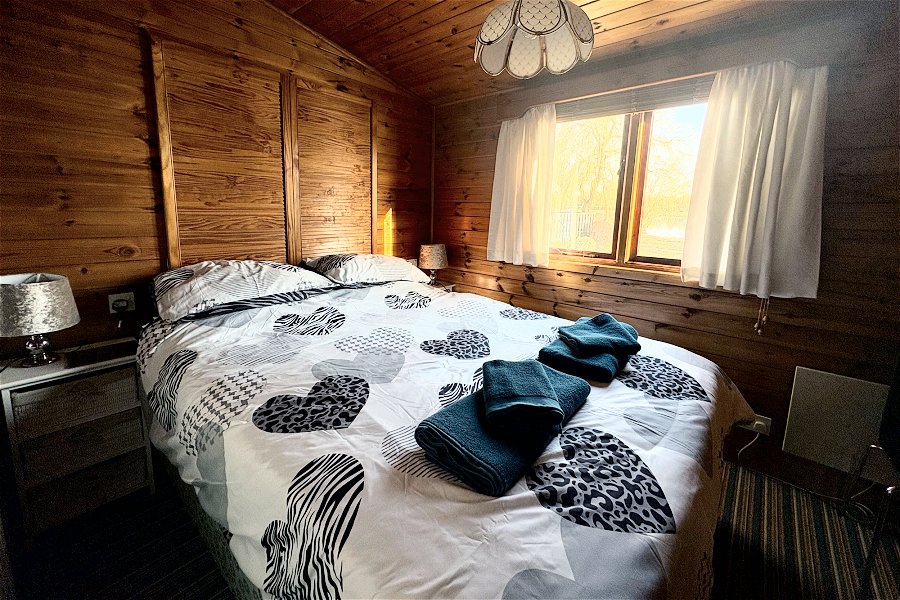 Wide Water Lodge Double Bedroom