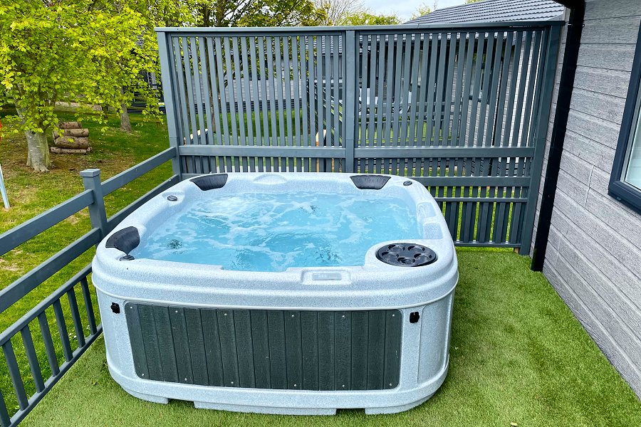 Willow Lakes Hot Tub