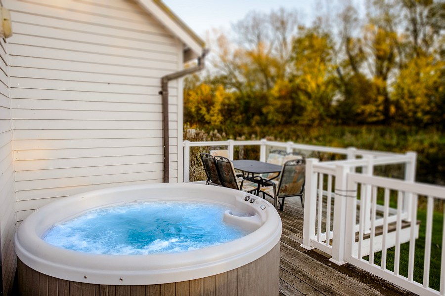 Windrush Turret Lodge Hot Tub