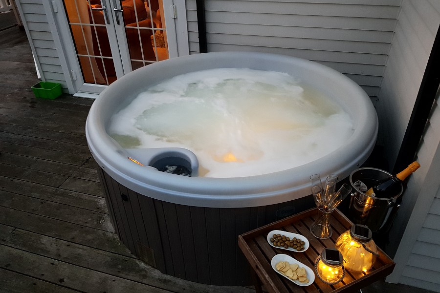 Windrush Turret Lodge Hot Tub