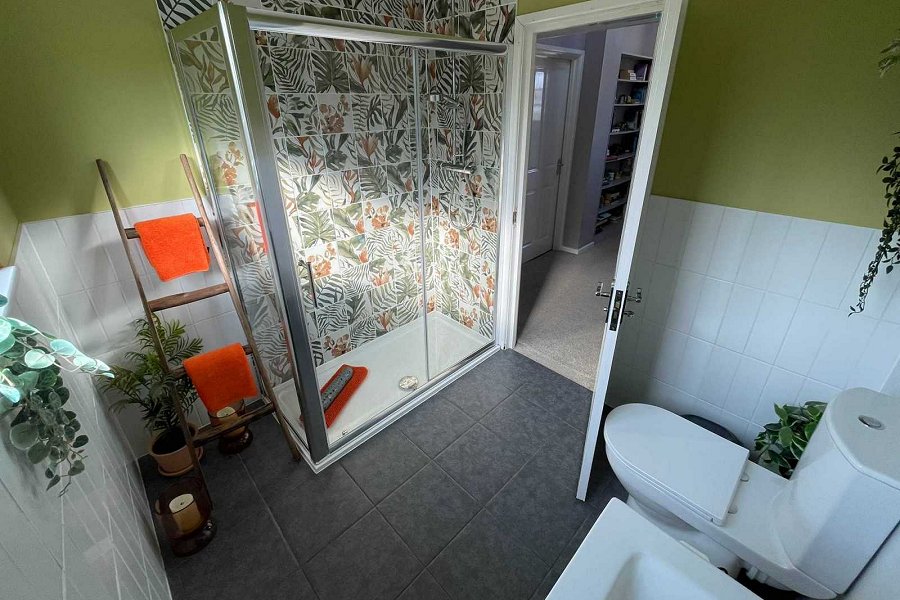 Windrush Turret Lodge Bathroom