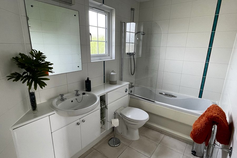 Windrush Turret Lodge Master Double Bedroom Ensuite