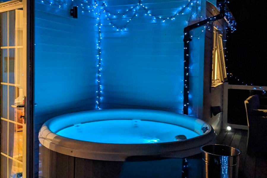 Windrush Turret Lodge Hot Tub