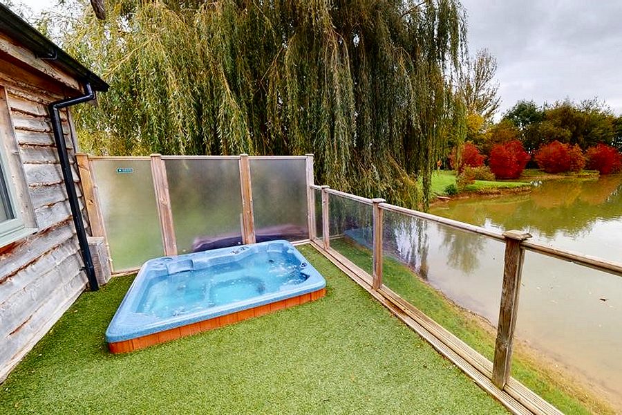 Log Cabin Hot Tub