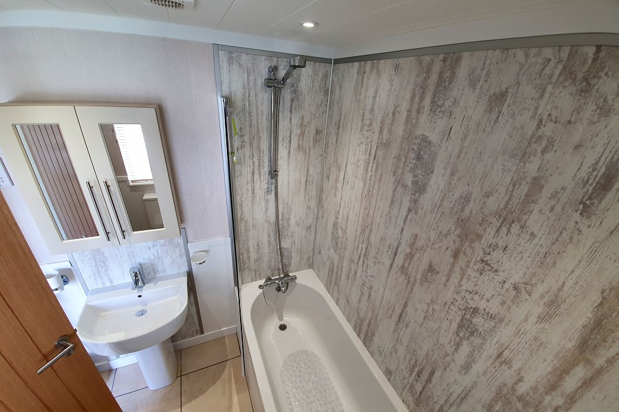 Moorhen Lodge Bathroom