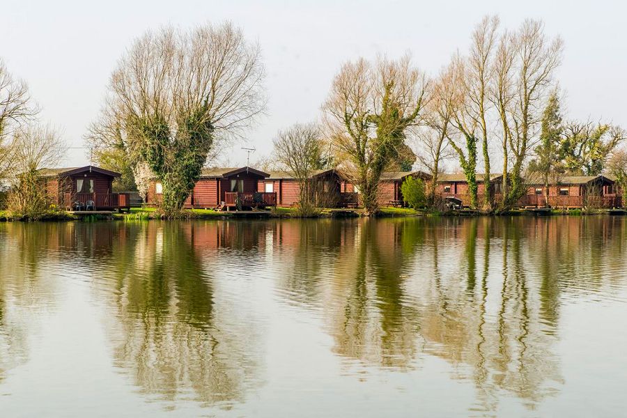 Woodlakes Lakeside Cedar Holiday Lodges
