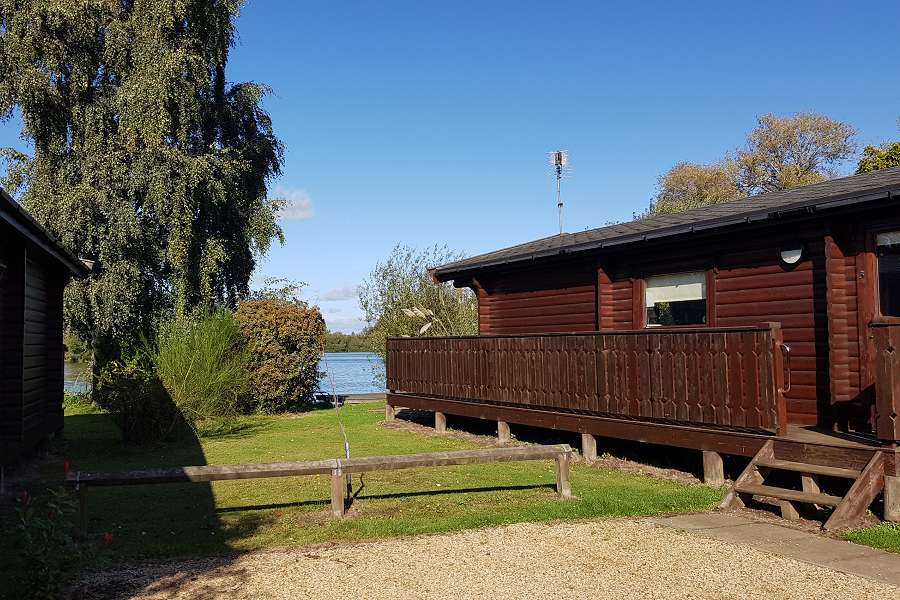 Woodlakes Lakeside Cedar Plus Holiday Lodges