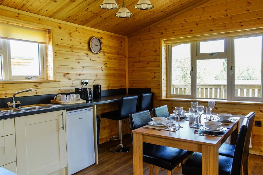 Woodlakes Larch Lodge Plus Dining Area